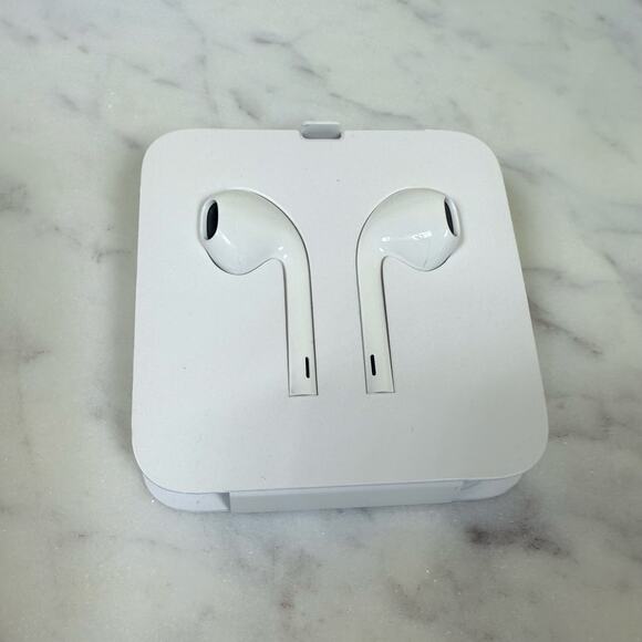 Apple MMTN2 EarPods Lightning Connector - Picture 1 of 3
